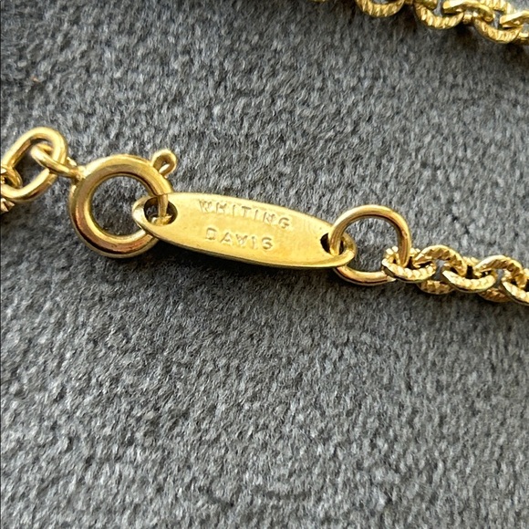 Vintage 1950’s Whiting & Davis Gold Cameo Pendant Necklace - Picture 7 of 16